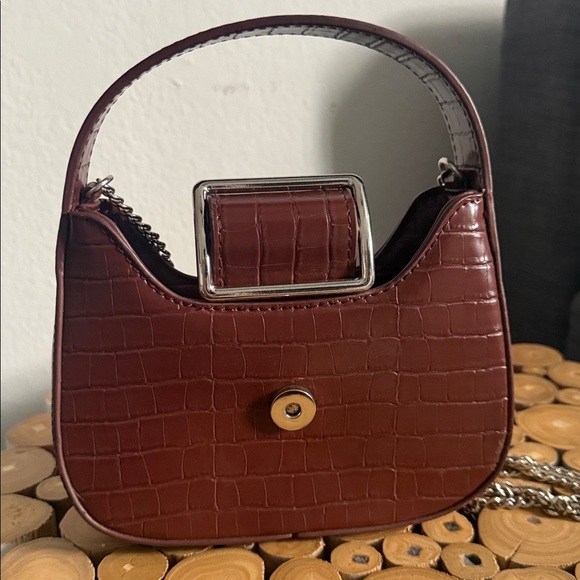 Maroon Women’s Classic Croc-Embossed Buckle Shoulder Bag - Picture 5 of 8